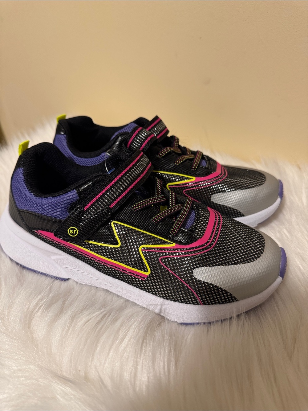 Kids Black & Pink Athletic Sneakers - Lightweight Comfort Size 2.5M - Picture 2 of 6